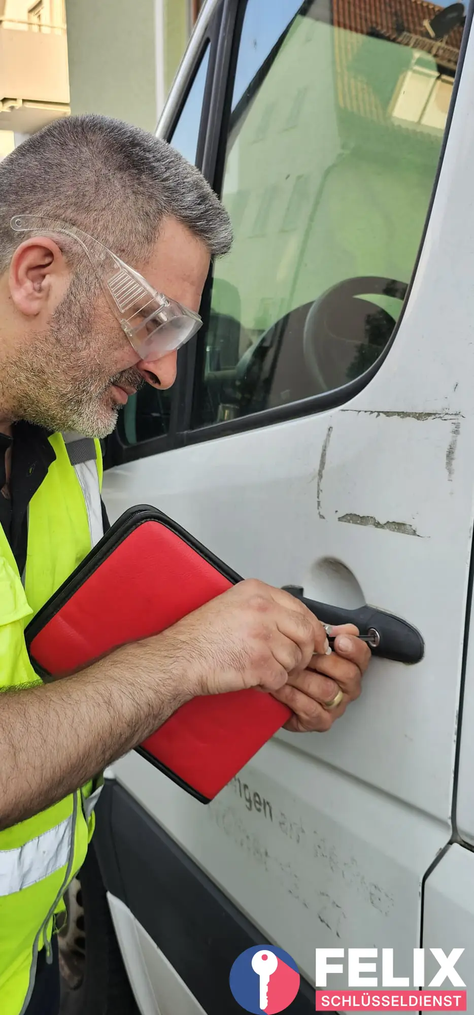 Autoöffnung in Stuttgart-Ost — Pkw schonend geöffnet